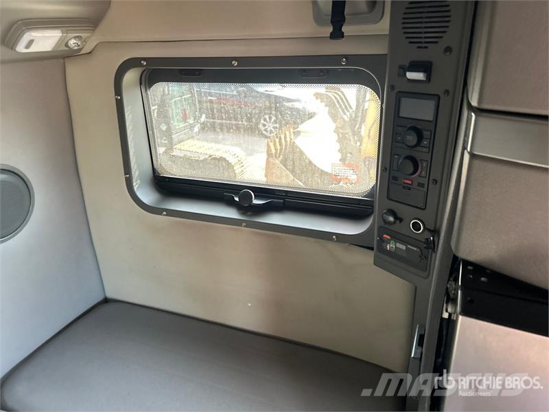 Volvo VNL860 Vetopöytäautot