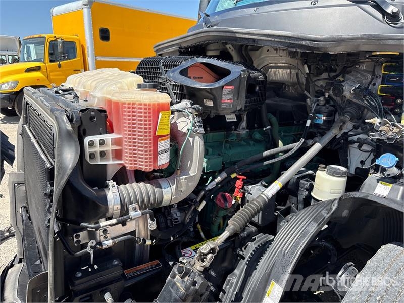 Volvo VNL860 Trekkers