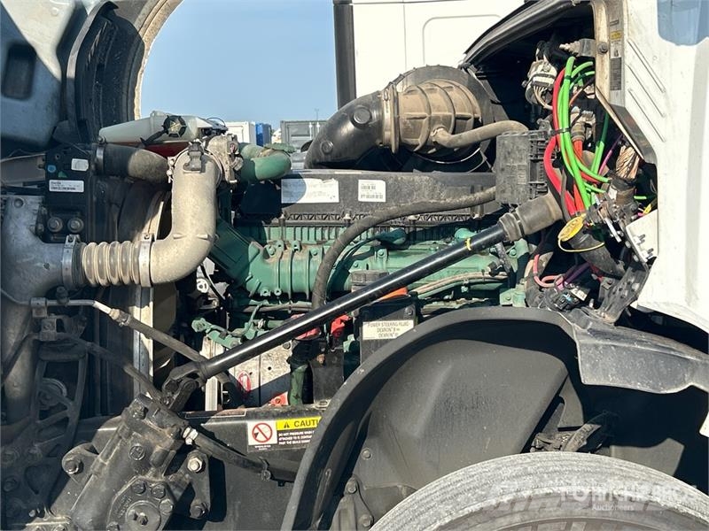 Volvo VNL860 Vetopöytäautot