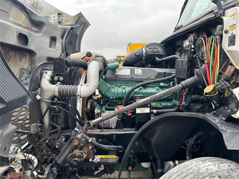 Volvo VNL860 Sattelzugmaschinen