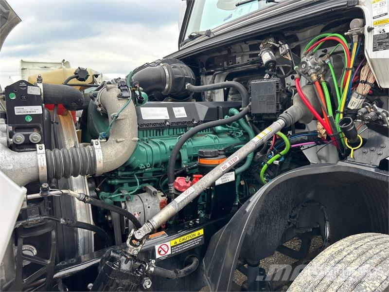 Volvo VNL860 Prime Movers