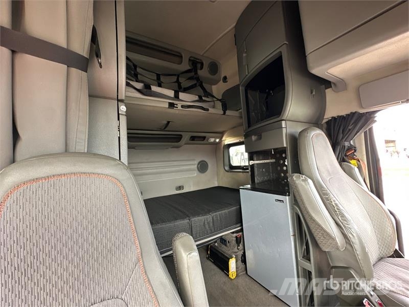 Volvo VNL860 曳引機組件