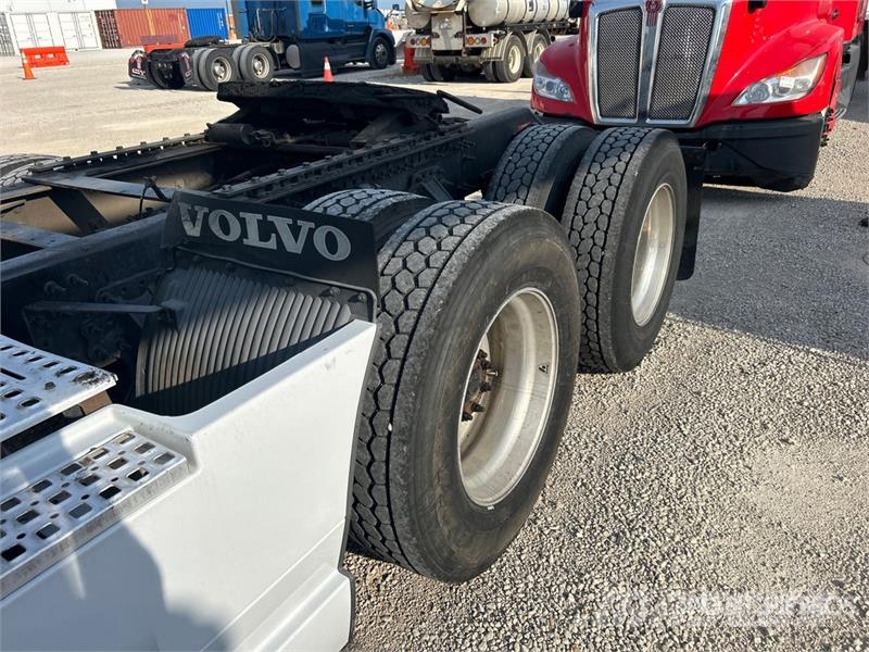 Volvo VNL860 Vetopöytäautot