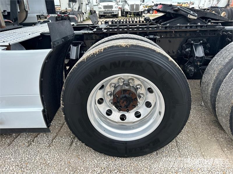 Volvo VNL860 Prime Movers