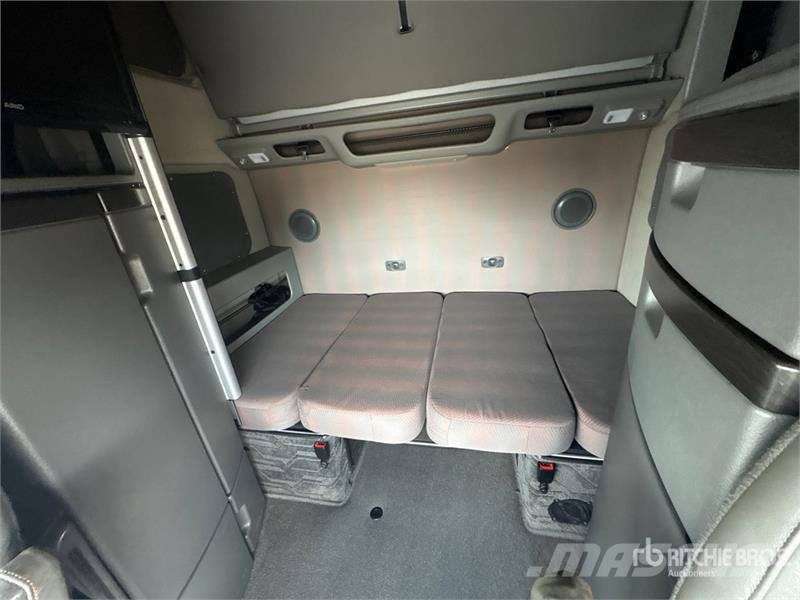 Volvo VNL860 Vetopöytäautot