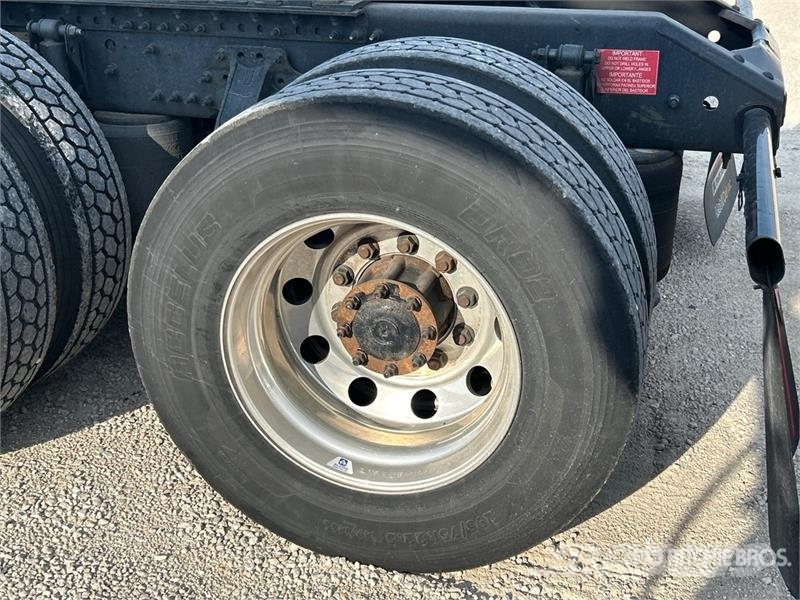 Volvo VNL860 Vetopöytäautot