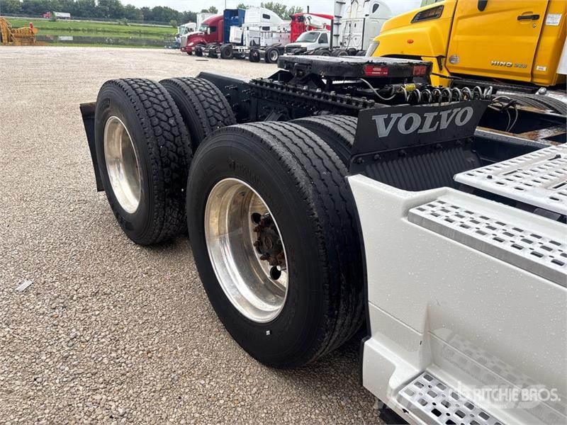 Volvo VNL860 Vetopöytäautot