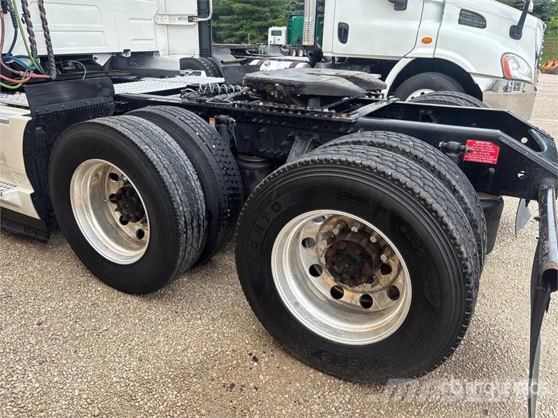 Volvo VNL860 Vetopöytäautot