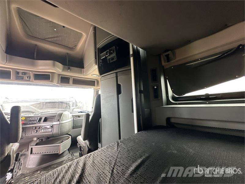 Volvo VNL860 曳引機組件