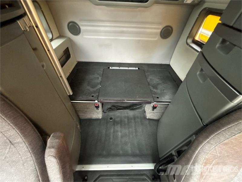 Volvo VNL860 Vetopöytäautot