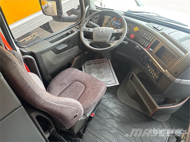 Volvo VNL860 Vetopöytäautot