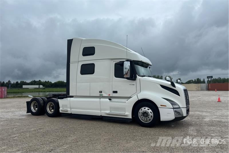Volvo VNL860 Vetopöytäautot