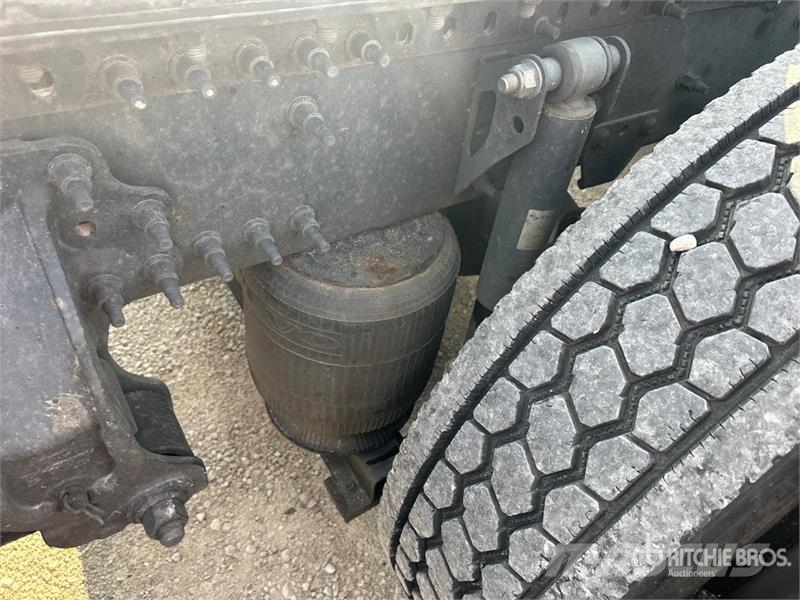 Volvo VNL860 Vetopöytäautot