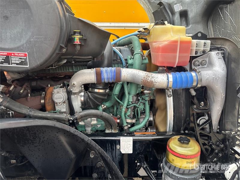 Volvo VNL860 Vetopöytäautot