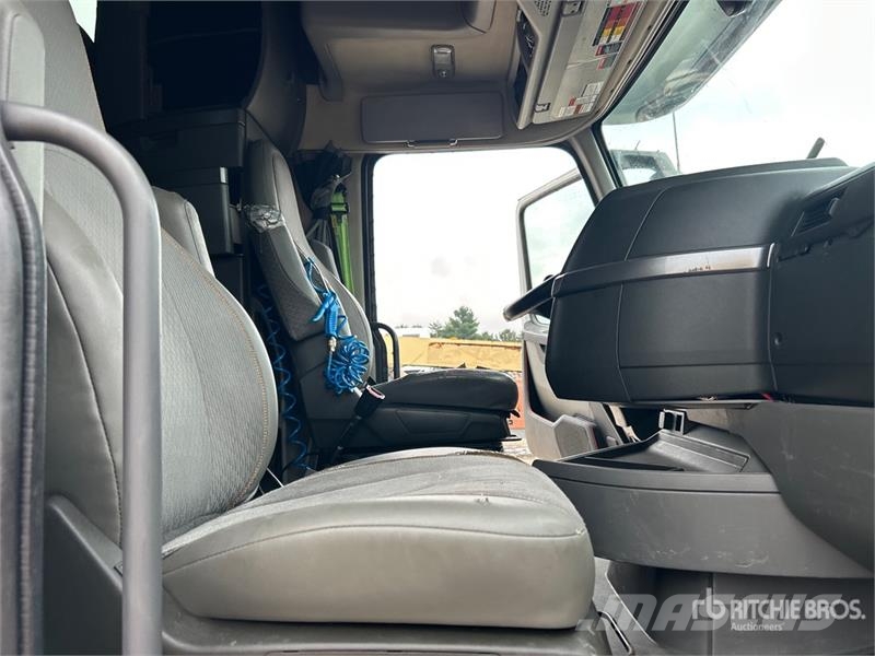 Volvo VNL860 Sattelzugmaschinen