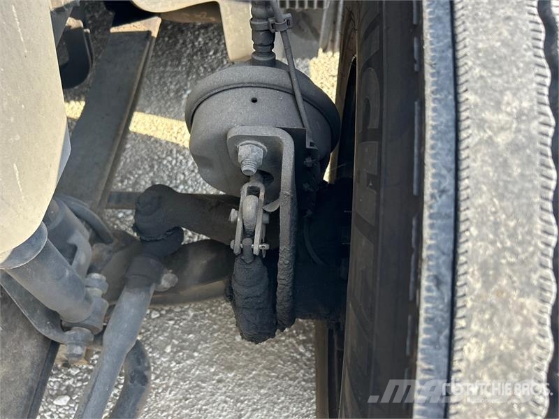 Volvo VNL860 Vetopöytäautot