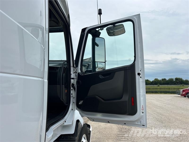 Volvo VNL860 Prime Movers