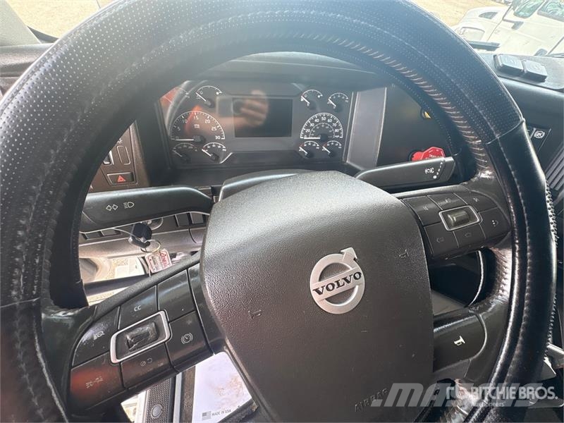 Volvo VNL860 Vetopöytäautot