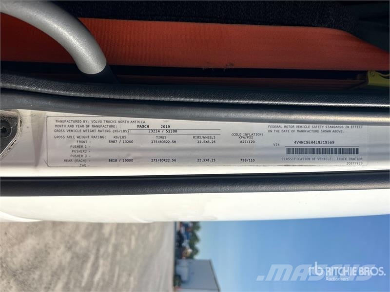 Volvo VNL860 Vetopöytäautot