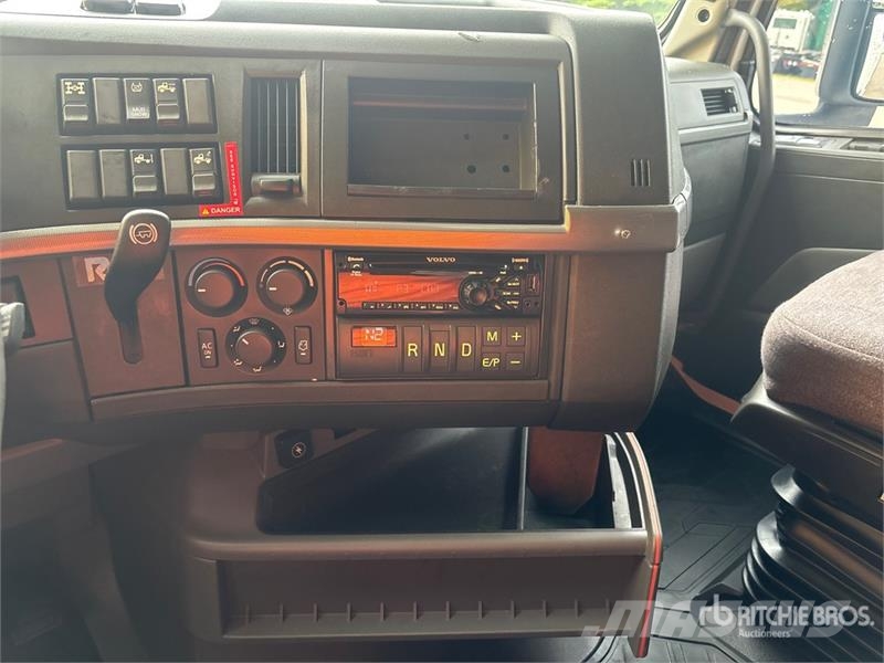 Volvo VNL860 Vetopöytäautot