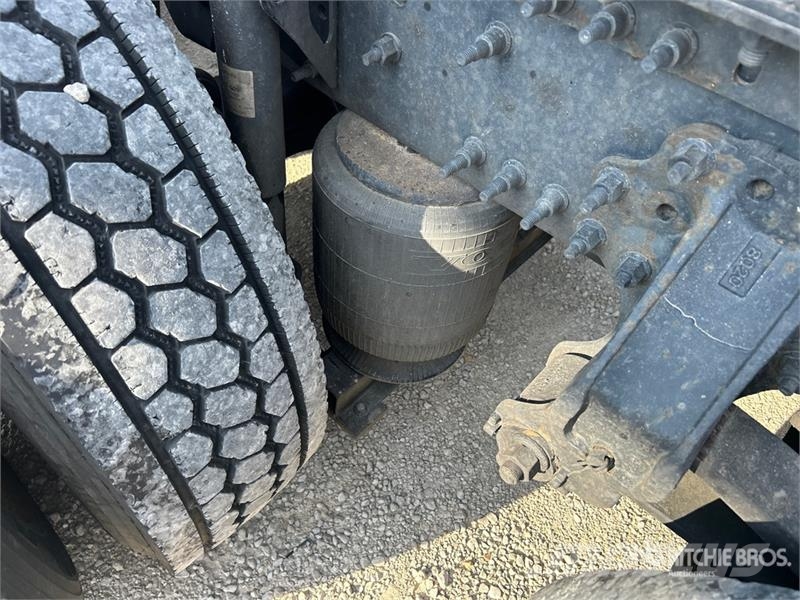 Volvo VNL860 Vetopöytäautot
