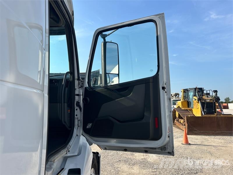 Volvo VNL860 Vetopöytäautot