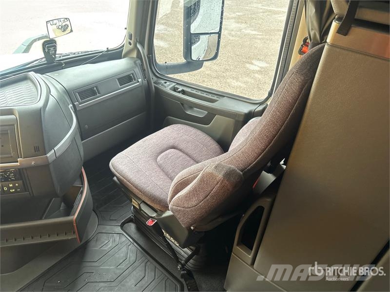 Volvo VNL860 Vetopöytäautot