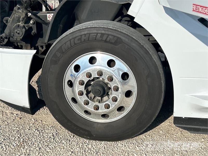Volvo VNL860 Vetopöytäautot
