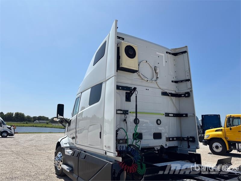 Volvo VNL860 Trekkers