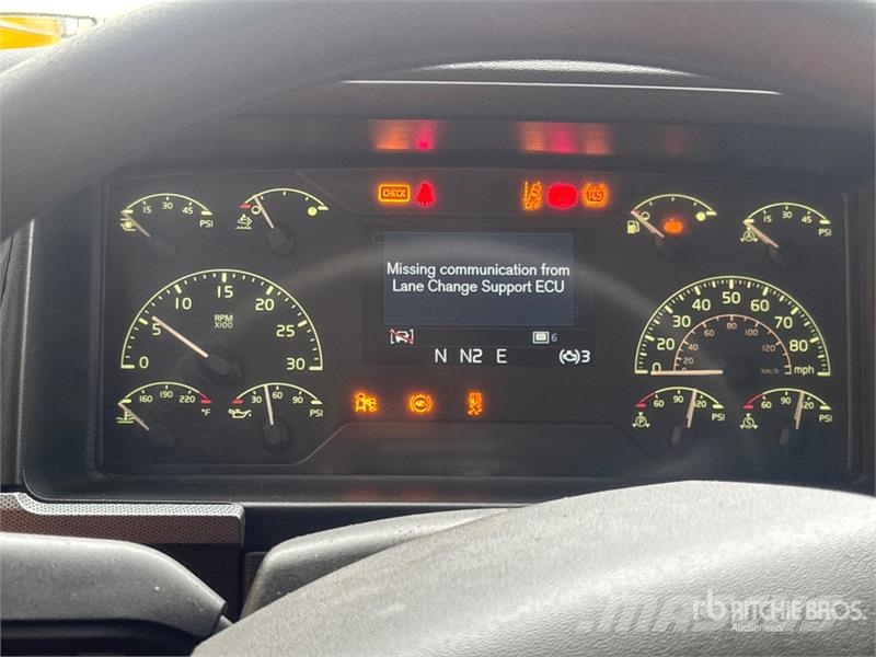 Volvo VNL860 Vetopöytäautot