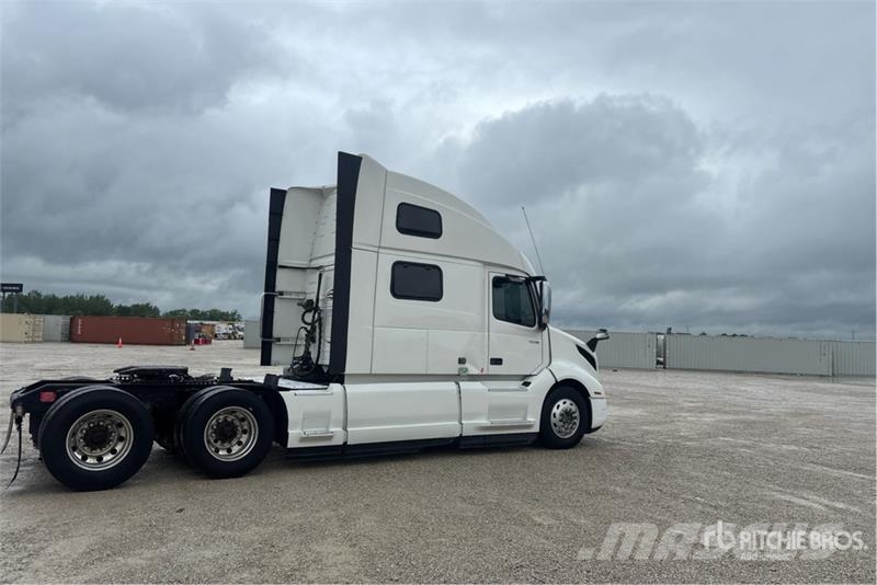 Volvo VNL860 Vetopöytäautot