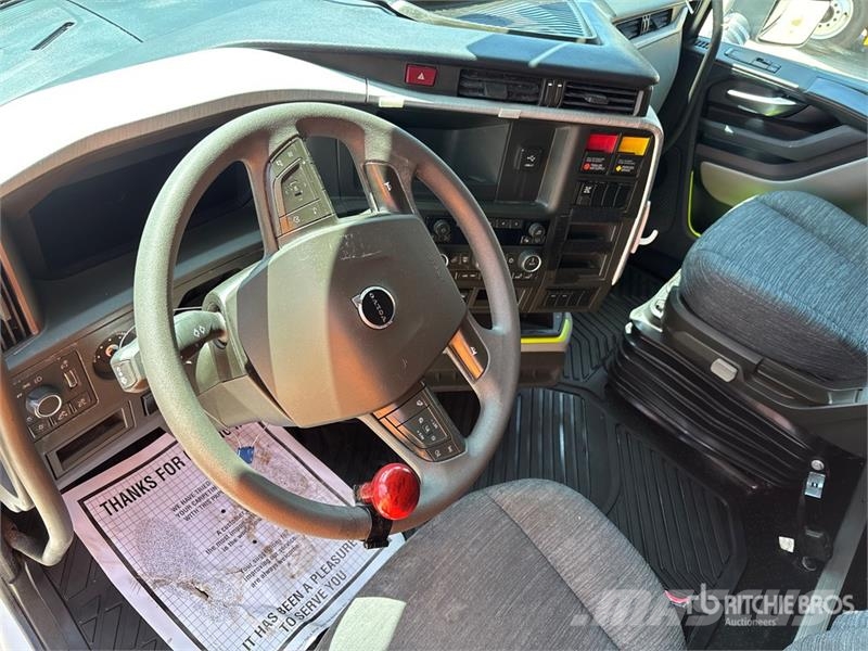 Volvo VNL860 Trekkers