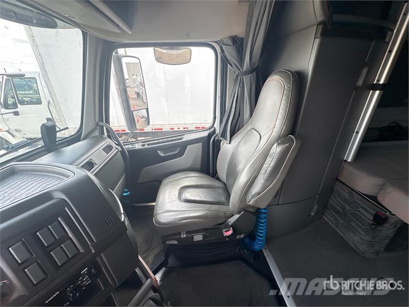 Volvo VNL860 Vetopöytäautot