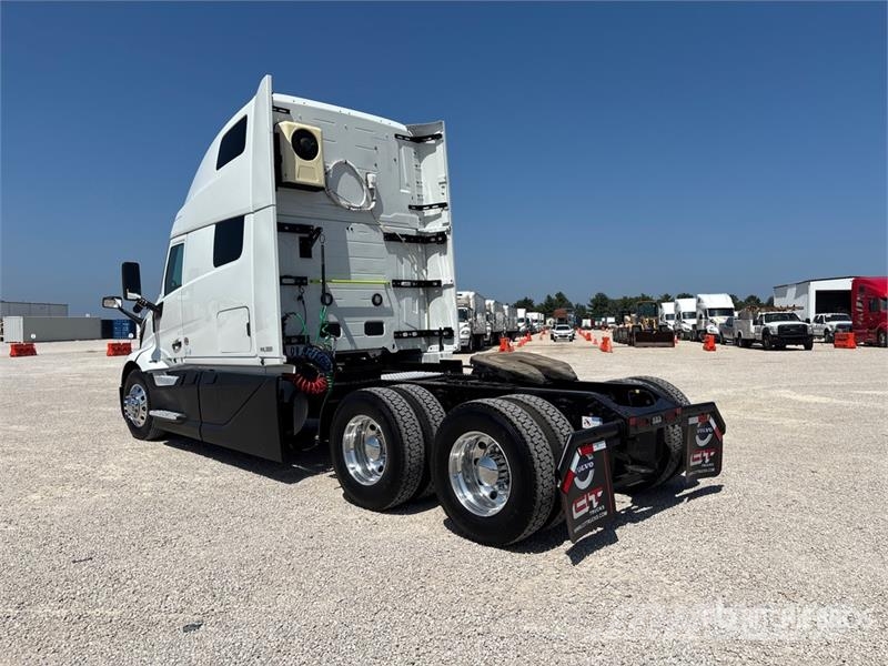 Volvo VNL860 Trekkers