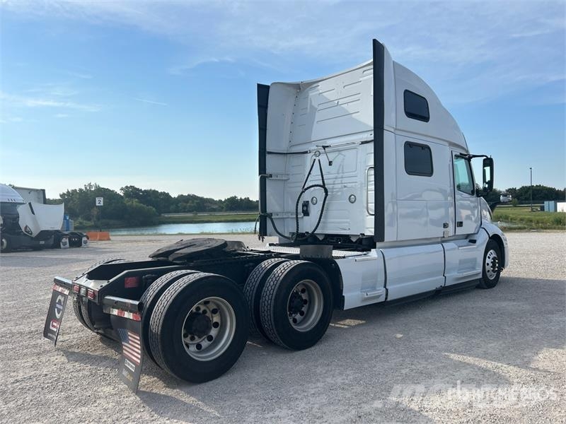 Volvo VNL860 Vetopöytäautot