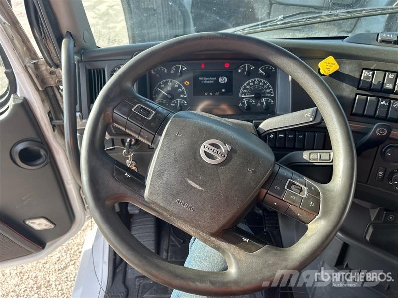 Volvo VNL860 Vetopöytäautot
