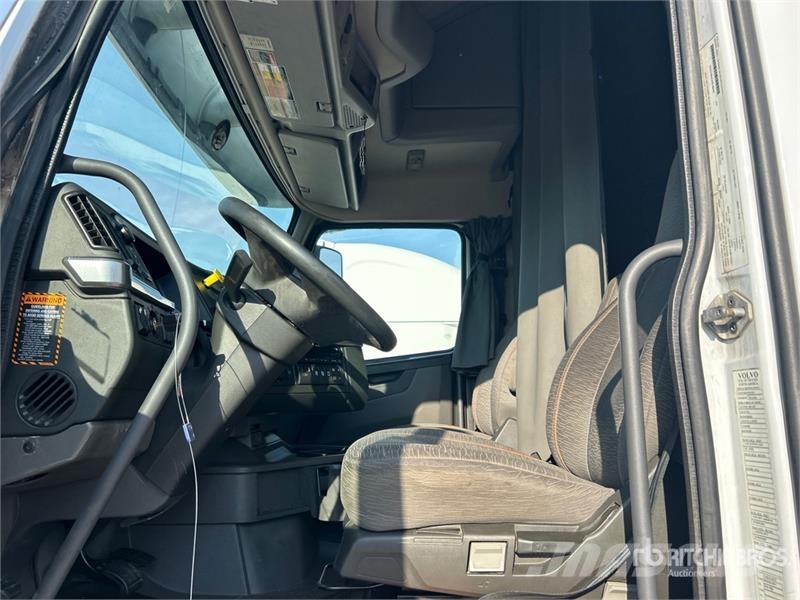 Volvo VNL860 Vetopöytäautot