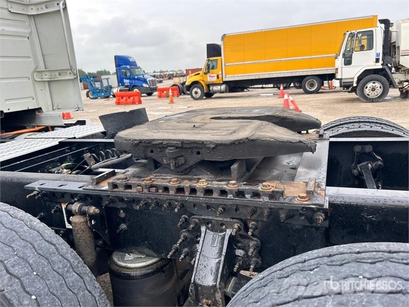 Volvo VNL860 Sattelzugmaschinen