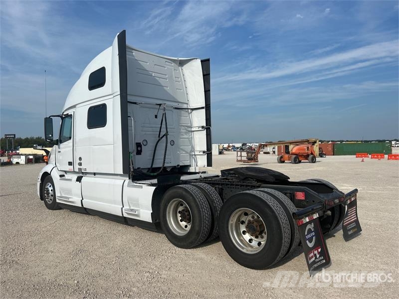 Volvo VNL860 Vetopöytäautot