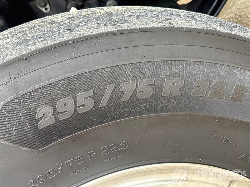 Volvo VNL860 Vetopöytäautot