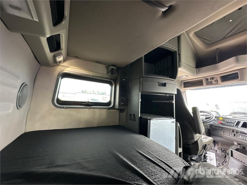 Volvo VNL860 曳引機組件