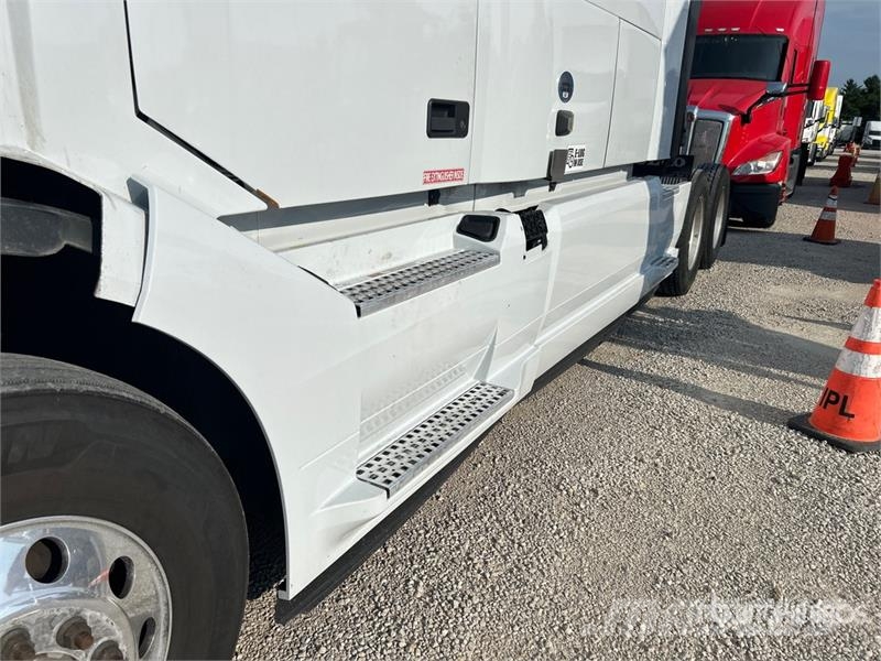 Volvo VNL860 Vetopöytäautot