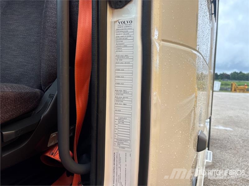 Volvo VNL860 Vetopöytäautot