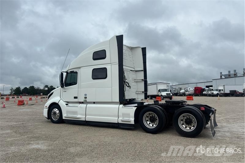 Volvo VNL860 Vetopöytäautot