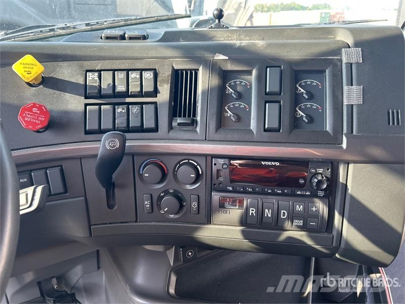 Volvo VNL860 Vetopöytäautot