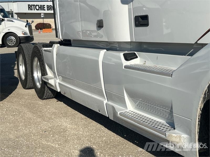 Volvo VNL860 Sattelzugmaschinen