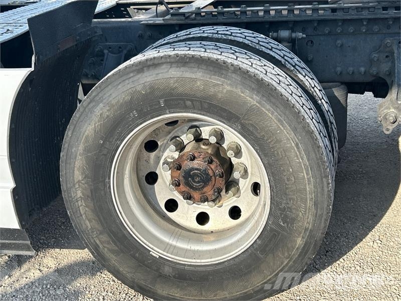 Volvo VNL860 Vetopöytäautot