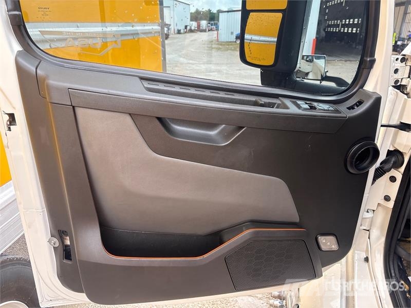 Volvo VNL860 Vetopöytäautot