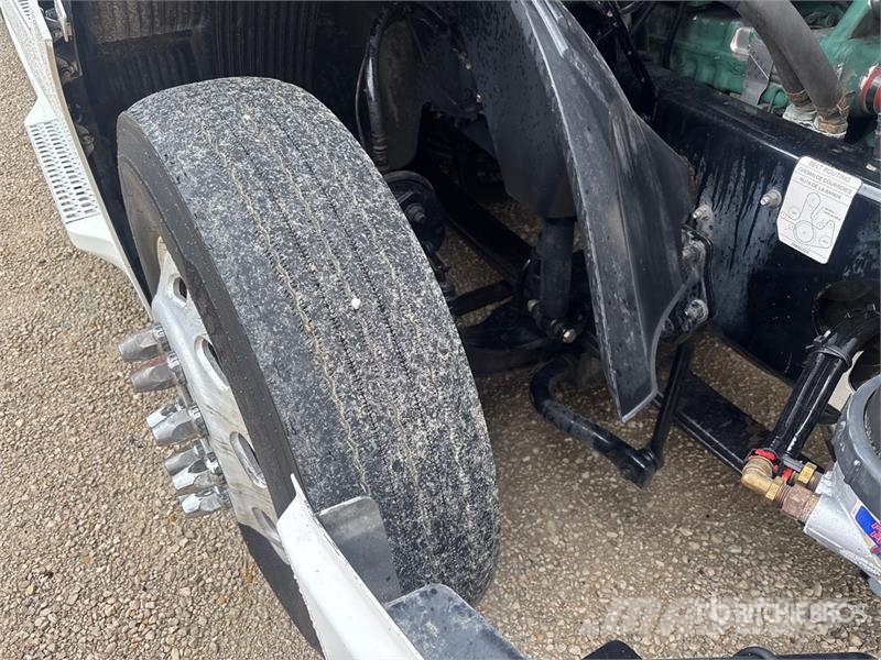 Volvo VNL860 Vetopöytäautot
