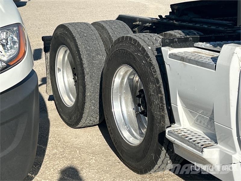 Volvo VNL860 Sattelzugmaschinen